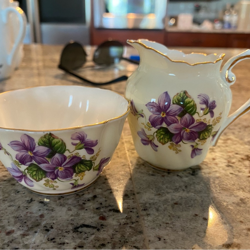 Paragon fine bone China from England, milk and sugar set